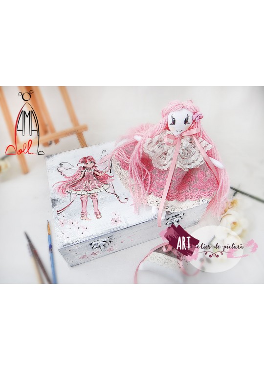 Set papusa "Danteluta roz" si cutie pictata manual