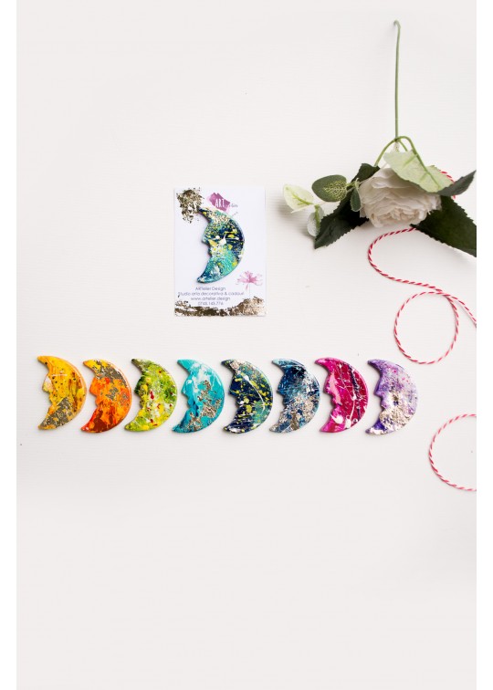 Martisoare lucrate manual, din lut semilune colorate cu accente aurii