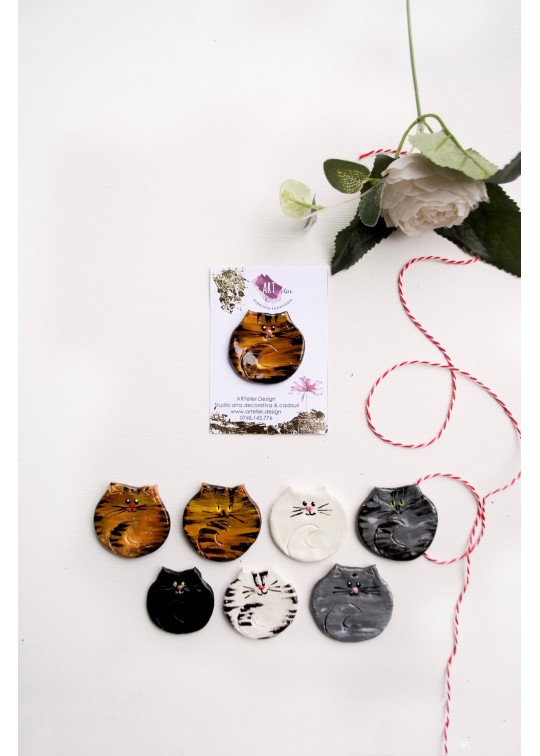 Martisoare lucrate manual, din lut cu pisici