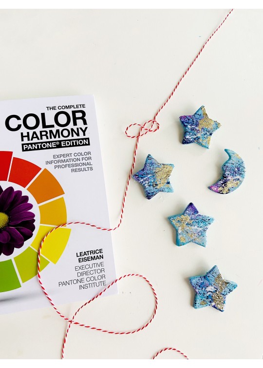 Martisoare lucrate manual, din lut stelute colorate cu accente aurii - Color Harmony - albastru deschis