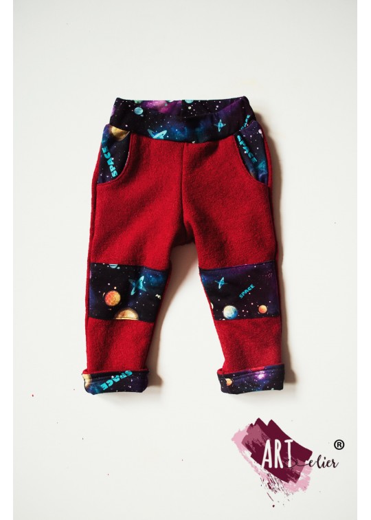 Pantaloni copii, din lana fiarta, dublata cu bumbac, rosu visiniu cu imprimeu galaxie