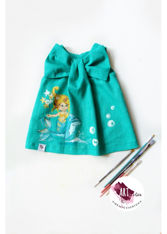 Rochita copii, din material de in premium, prespalat, cu funda, culoare turqoise, pictata manual cu sirena