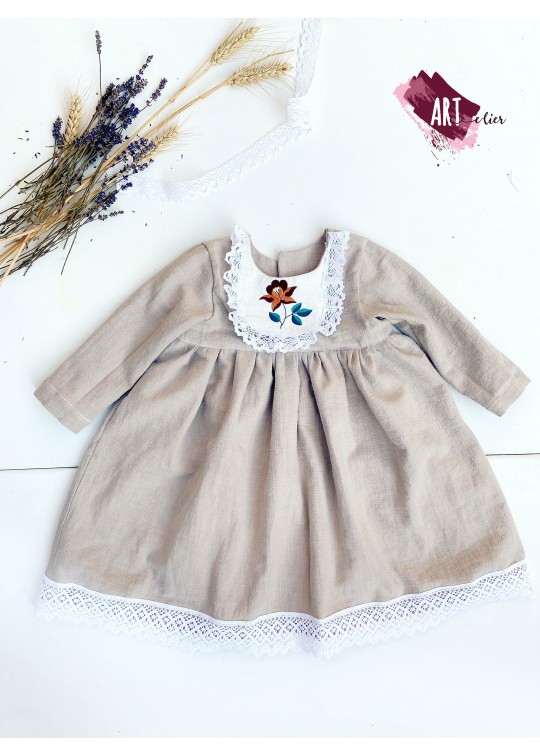 Rochie copii, eleganta, din in prespalat natur si dantela de bumbac - cu broderie floare color