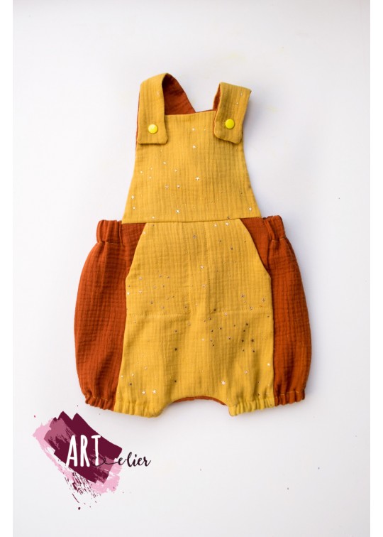 Salopeta copii si nou-nascuti, de vara, din muselina, galben cu stelute aurii si accente caramizii-INDISPONIBIL