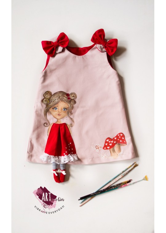 Sarafan copii, culoare roz pudra si rosu, cu papusa 3D pictata manual 